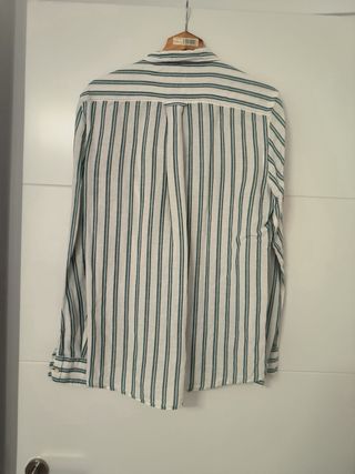 Camisa de rayas verde y blanca