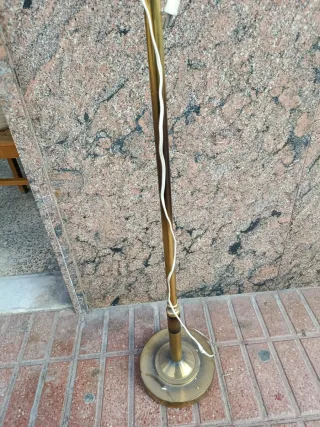 Lámpara clásica de pie