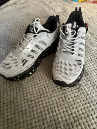 Zapatillas deportivas hombre Vendo los 2 pares