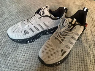 Zapatillas deportivas hombre Vendo los 2 pares