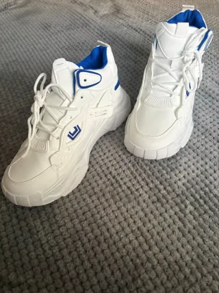 Zapatillas deportivas hombre Vendo los 2 pares