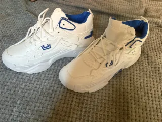 Zapatillas deportivas hombre Vendo los 2 pares