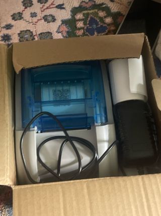 Impresora de etiquetas blanca