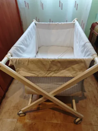 Minicuna con ruedas