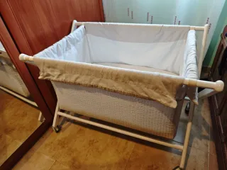 Minicuna con ruedas