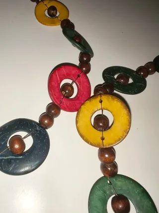 Collana di legno colorata