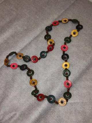 Collana di legno colorata