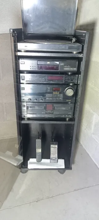 Equipo de música Technics+ altavoces con peana