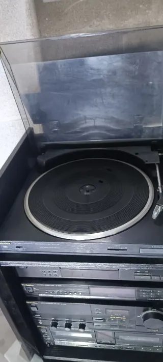 Equipo de música Technics+ altavoces con peana