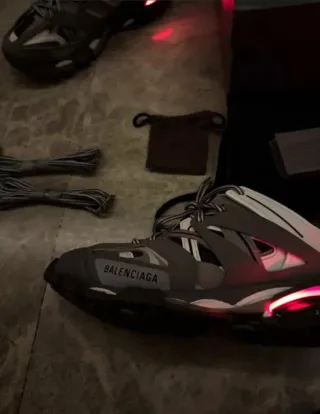 Balenciaga Track Sneakers Grises y Rojas