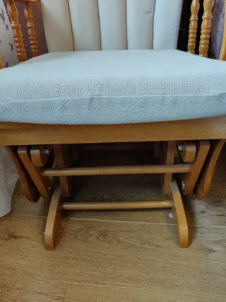 Mecedora lactancia con reposapiés