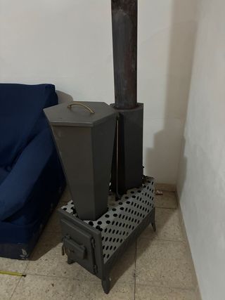 Estufa de cáscara de almendra y hueso aceituna.