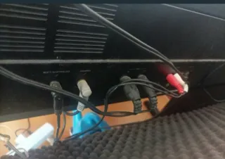 Piano Korg con mueble y pedales