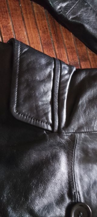 Chaqueta negra de piel Zara T.36. Tipo Americana