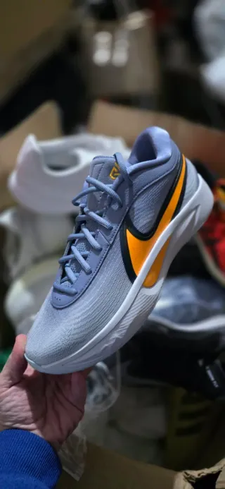 Por pares o por lote, Zapatillas Deportivas Varias