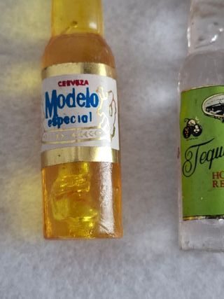 Set di 4 portachiavi con miniatura di birre messicane