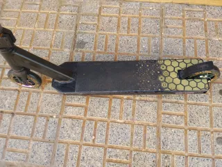 Patinete freestyle arcoíris