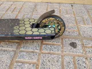 Patinete freestyle arcoíris