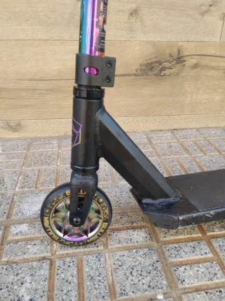 Patinete freestyle arcoíris