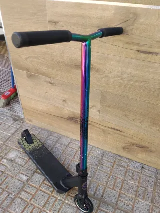 Patinete freestyle arcoíris