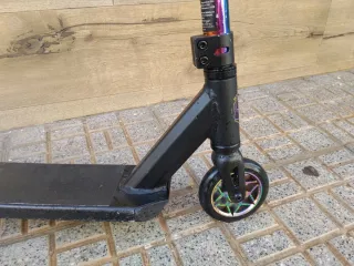 Patinete freestyle arcoíris