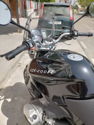 BMW R 1200 R Negra y Plateada