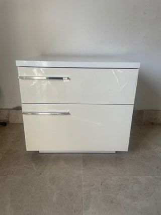 2 mesitas de noche blancas modernas – seminuevas