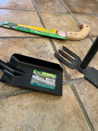 Set Jardinería: Pala, Horquilla y Sierra