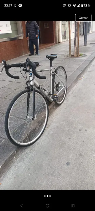 Bicicleta de carretera BTWIN plateada