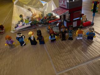 Lego Set - Casa sull'albero e personaggi