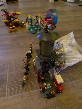 Lego Set - Casa sull'albero e personaggi