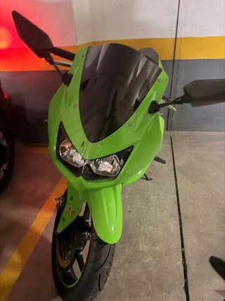 Kawasaki Ninja 250 Sportbike Verde