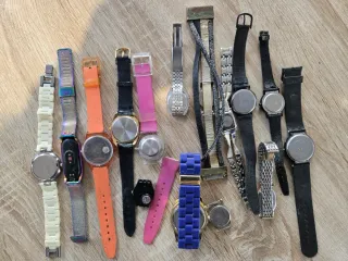 Lote 15 relojes y piezas