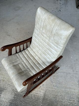 Butaca Mecedora Beige y Madera