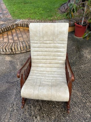 Butaca Mecedora Beige y Madera