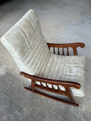 Butaca Mecedora Beige y Madera
