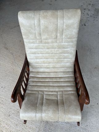 Butaca Mecedora Beige y Madera