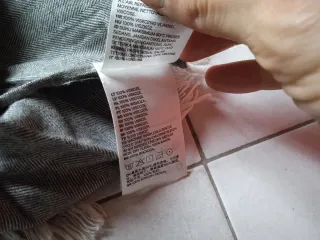 Sciarpa H&M uomo grigia con frange, viscosa