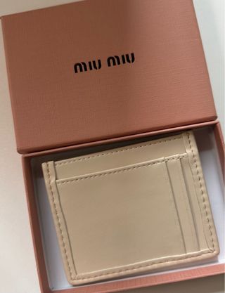 Tarjetero Miu Miu Beige Acolchado