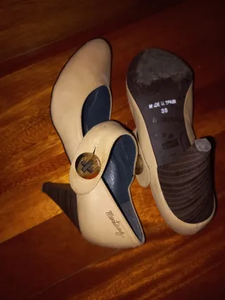 Zapatos de tacón beige