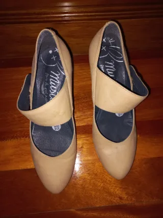 Zapatos de tacón beige