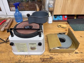 Máquina afiladora Shinko ST-180