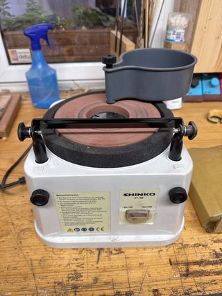 Máquina afiladora Shinko ST-180