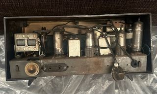Radio antigua a válvulas