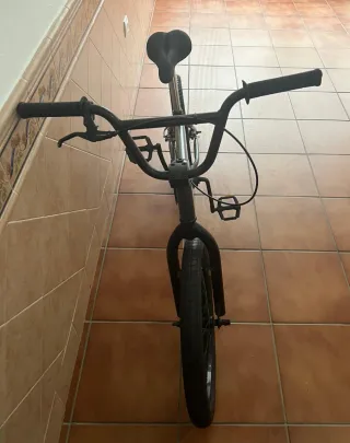 Bicicleta BMX infantil gris
