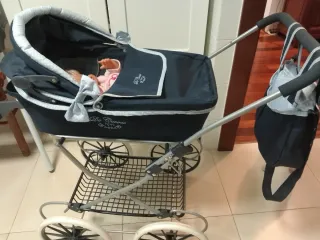 Cochecito de muñecas clásico