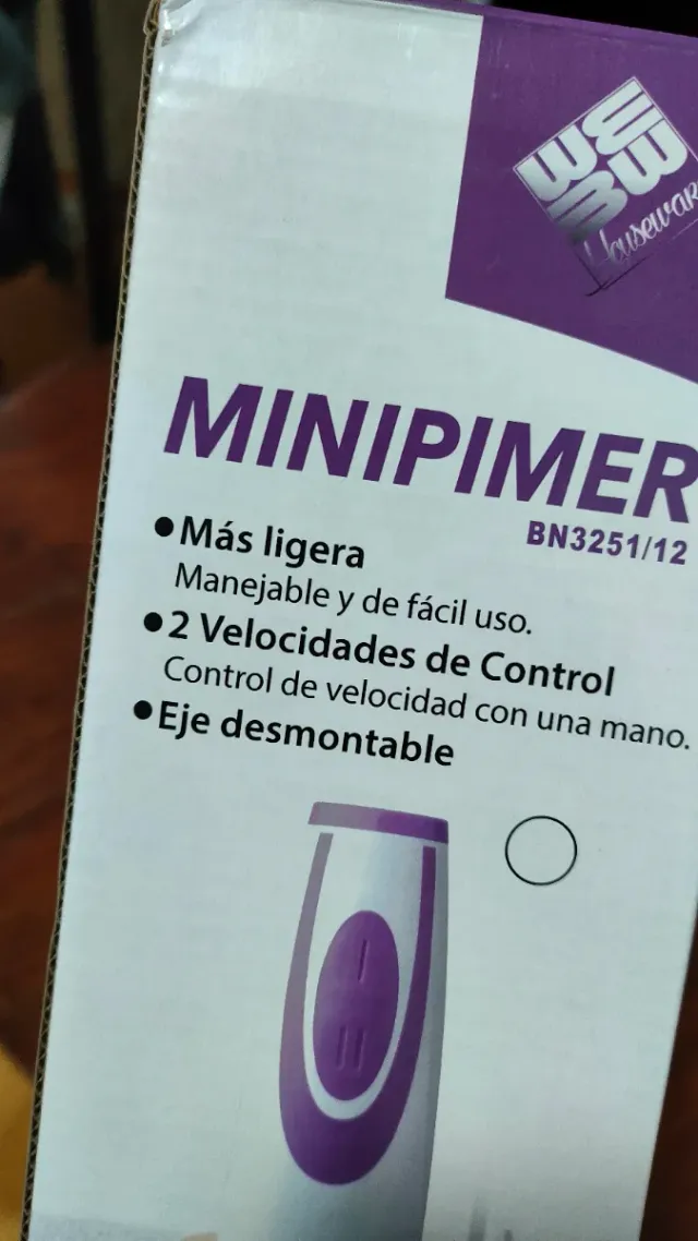 Sbattitore nuovo nella sua scatola, 500W