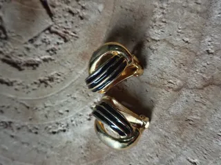 Orecchini clip vintage oro e nero