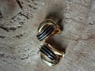 Orecchini clip vintage oro e nero