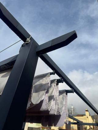 Estructura de pérgola metálica 3x3